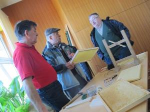 ... žičenje satnika in utapljanje satnic